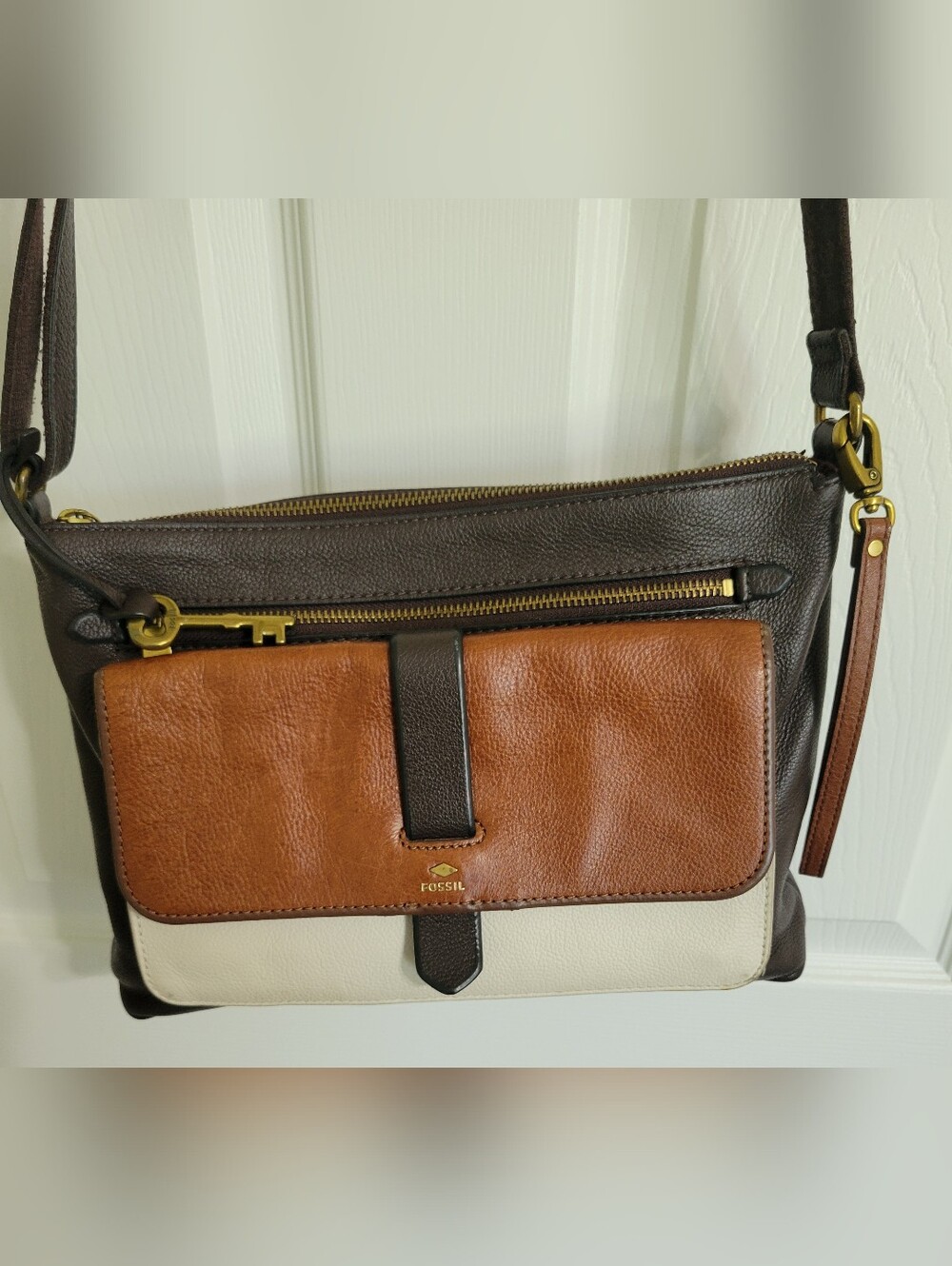 Fossil Leather Colorblock Crossbody Bag Black, Brown & Cream & Metal Key Charm - Picture 8 of 12